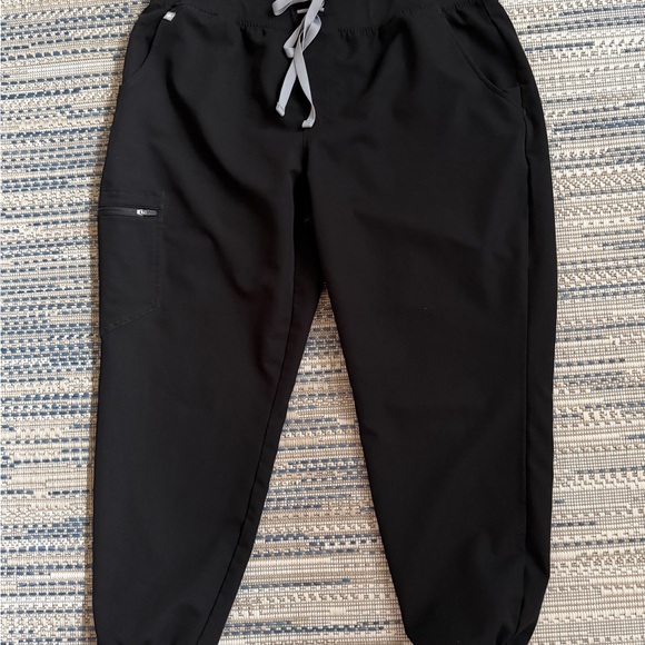 Figs Technical Collection Black Scrub Set XL P Bottoms and XL top - Picture 3 of 7